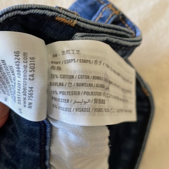 Hollister Low-Rise Boot Jeans - Picture 5 of 7